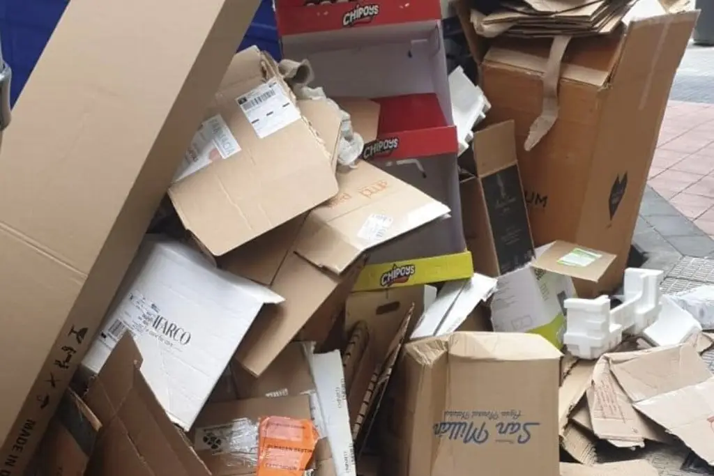 Imagen Halla casi millón y medio de pesos en una caja abandonada y lo devuelve