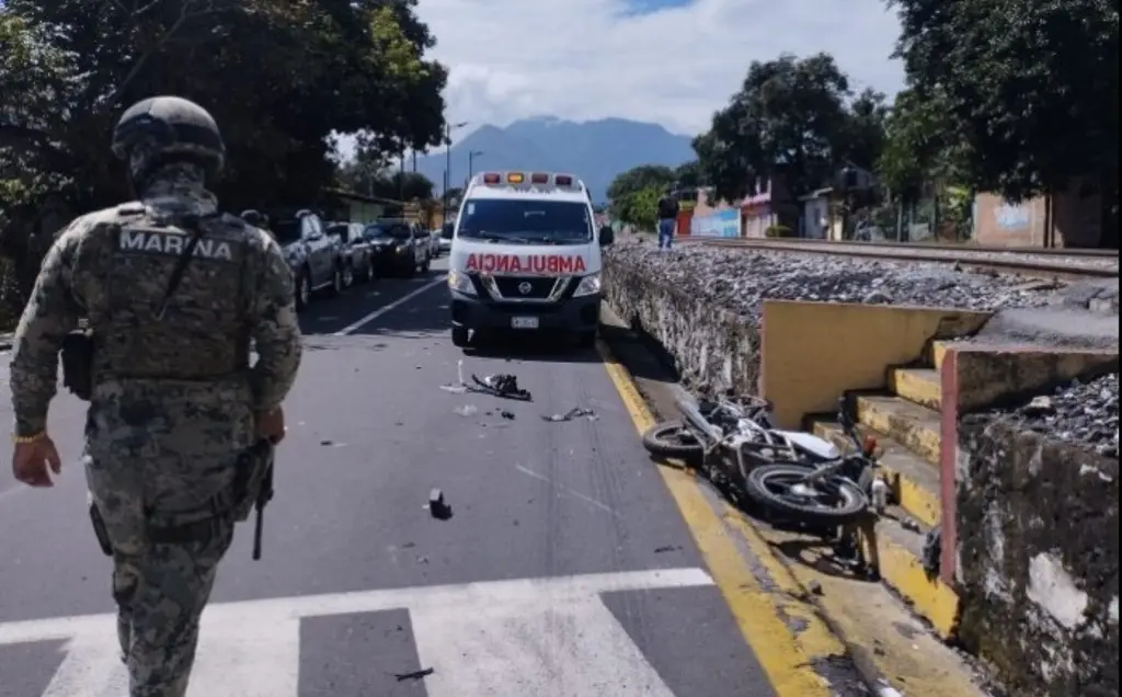 Imagen Se registra fuerte accidente entre una moto y un carro; hay un herido 