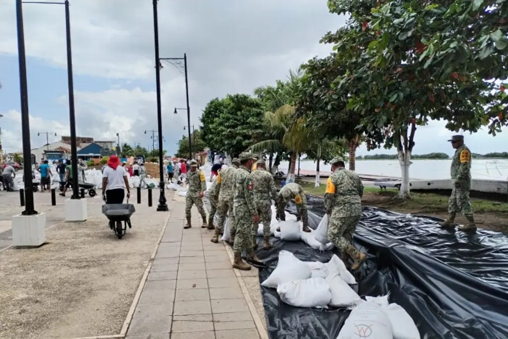 Imagen Tlacotalpan se prepara ante el inminente desbordamiento del río Papaloapan