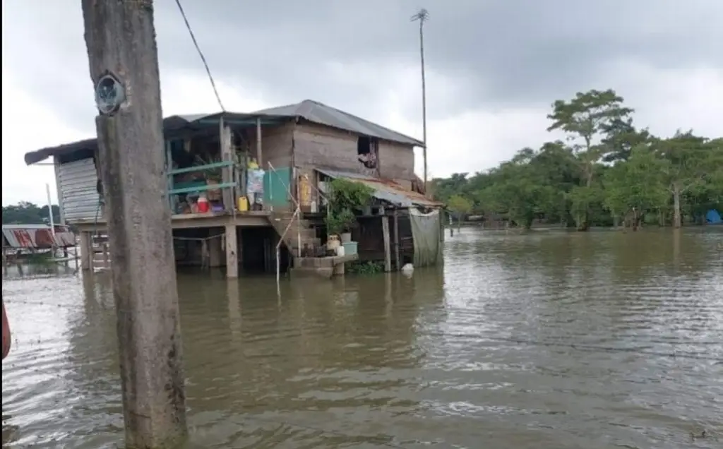 Imagen Desborde del río Coatzacoalcos causa daños al sur de Veracruz; reportan 3 fallecidos