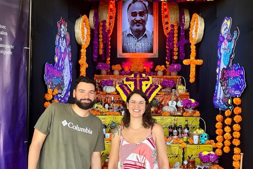 Imagen Desde Brasil a Veracruz; así admiran altar de muertos 