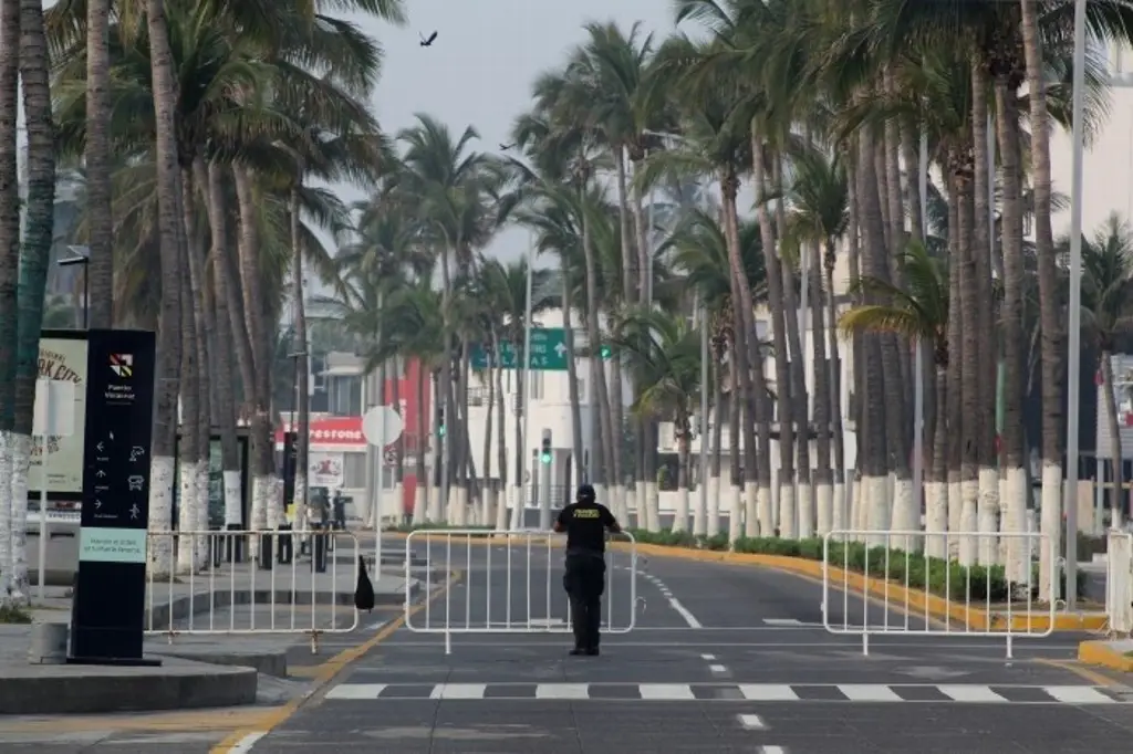 Imagen Tome precauciones, cierres viales en bulevar Ávila Camacho de Veracruz y Boca del Río