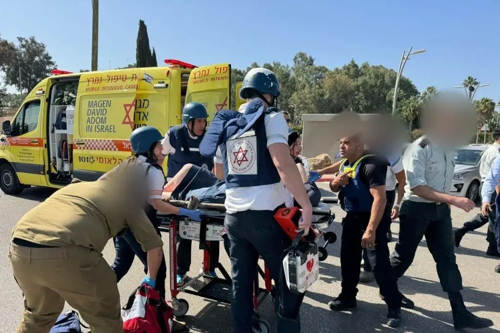 Imagen Un muerto y 40 heridos por choque de camión contra parada de autobús al norte de Tel Aviv