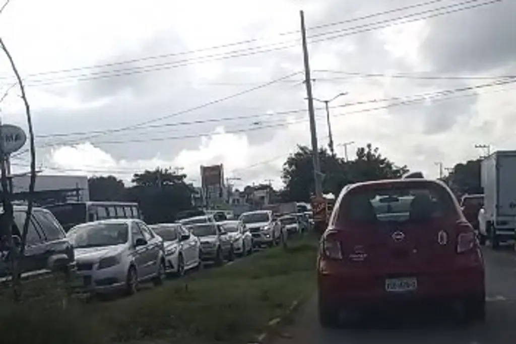 Imagen ¡Reportan 16 y 12 km de fila de autos en esta autopista de Veracruz!