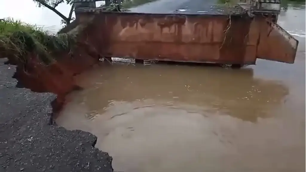 Imagen Hay cierre en carretera Santiago-Tuxtla-Isla por colapso de puente