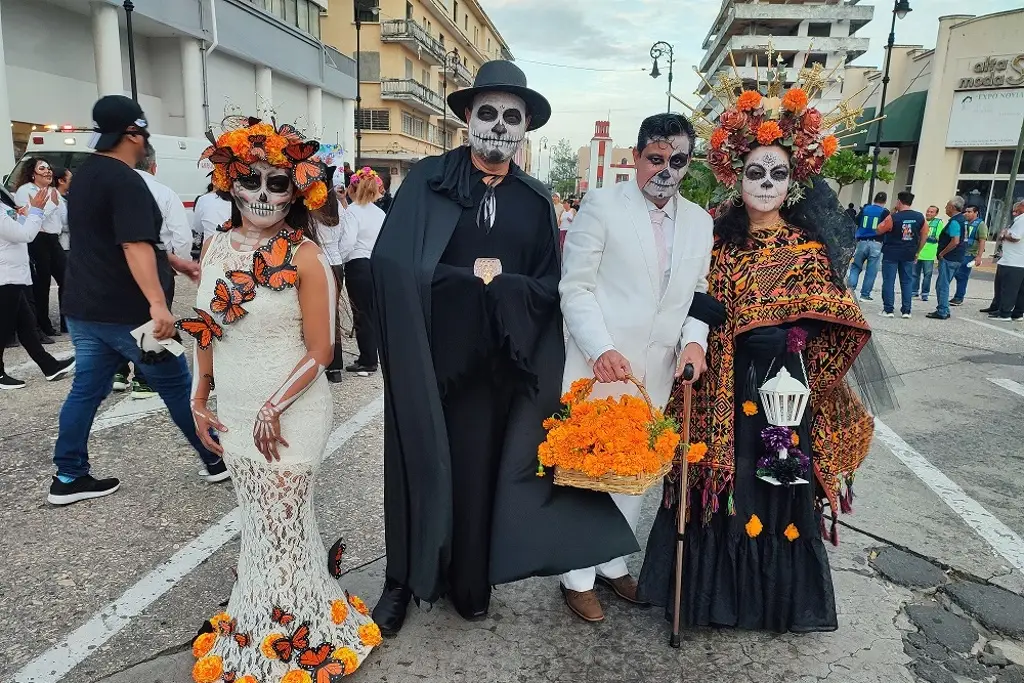 Imagen Realizan Carnaval de Catrinas en el centro de Veracruz (+fotos)