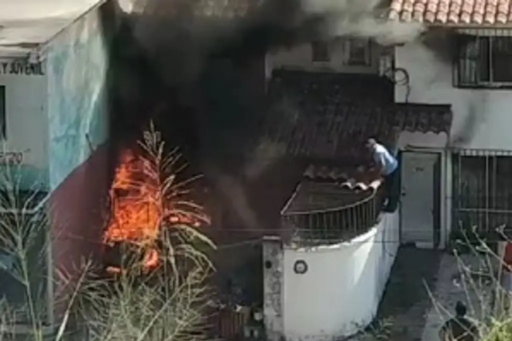 Imagen Arde vivienda en Geo Pinos, Veracruz