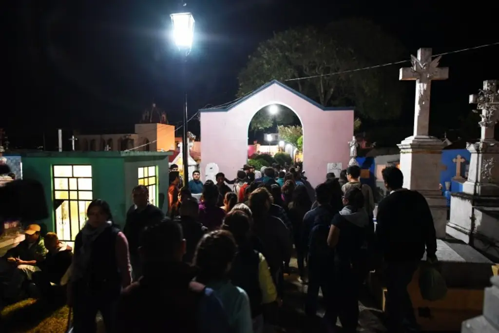 Imagen La catrina se viste de gala con 'Los fantasmas de la cantada' en Naolinco, Veracruz 