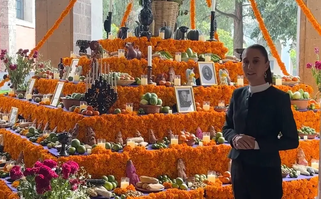 Imagen Sheinbaum dedica Altar de Muertos a heroínas de la Patria 