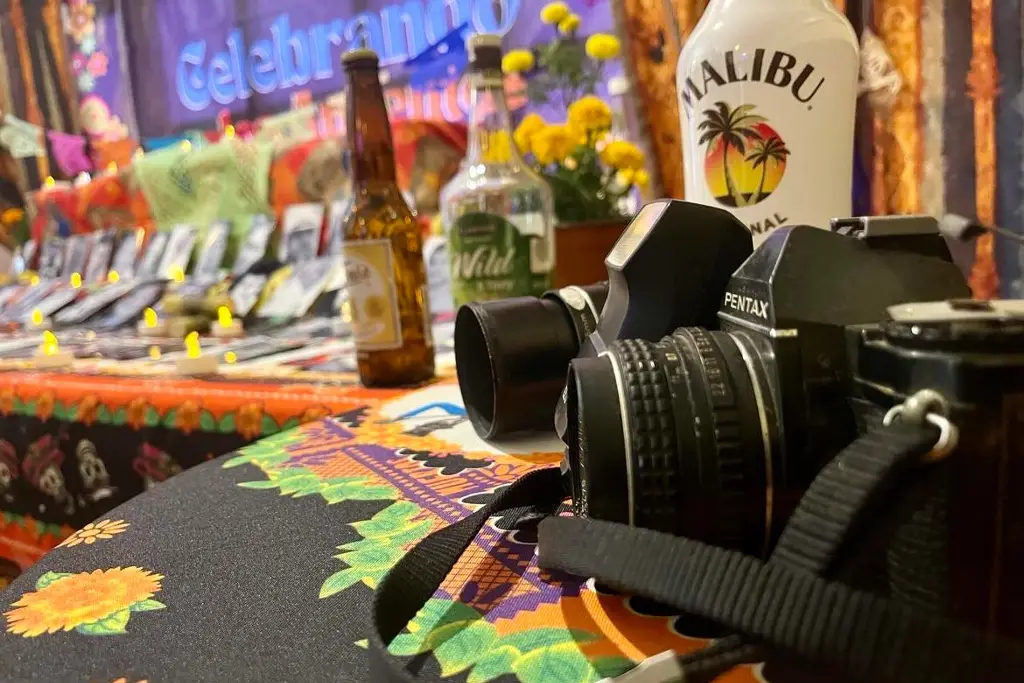 Imagen Recuerdan a periodistas de Veracruz en altar de muertos 