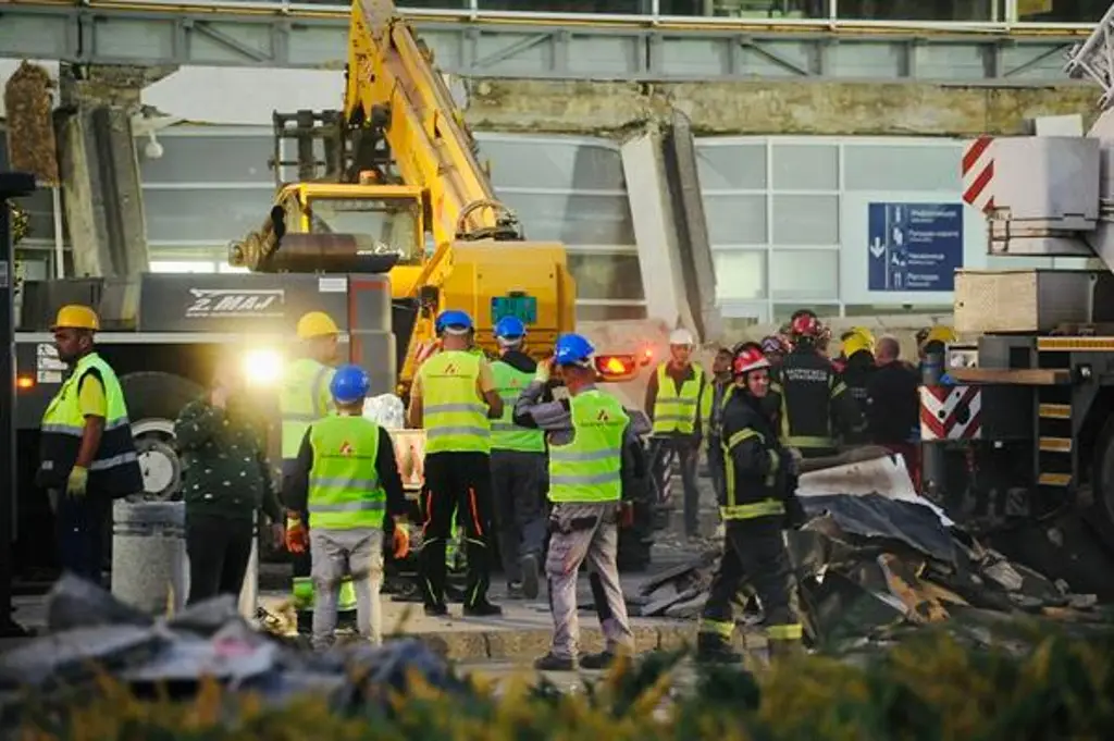 Imagen Hay al menos 13 muertos por derrumbe de techo en estación de trenes 