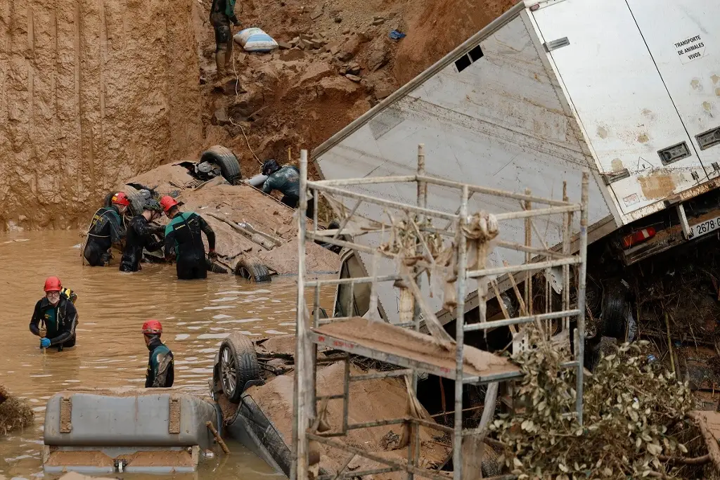 Imagen Suman 211 muertos por DANA; gobierno español moviliza 10 mil efectivos más por inundaciones