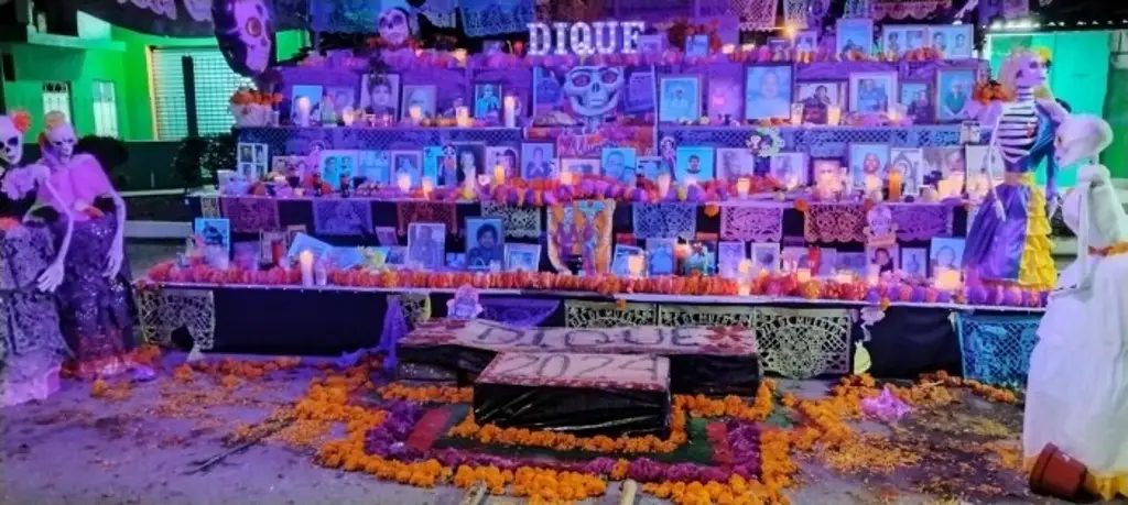 Imagen En el barrio de El Dique, Xalapa, ponen altar honrando a vecinos que se adelantaron