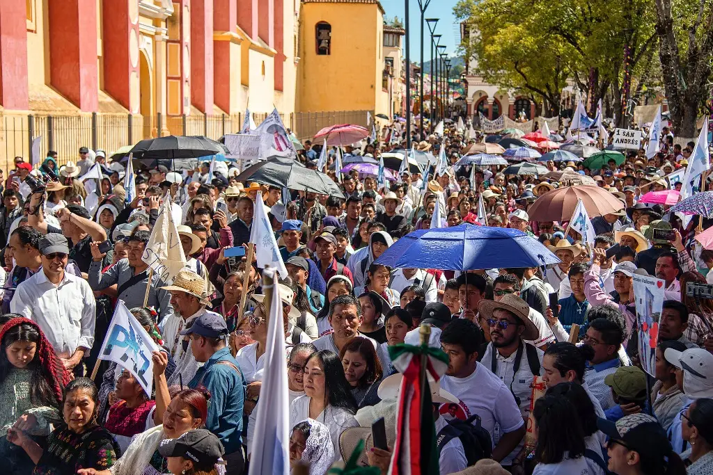 Imagen Miles marchan para exigir justicia por muerte del padre Marcelo Pérez