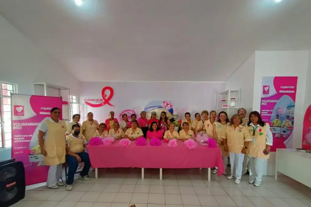 Imagen Damas Voluntarias del IMSS Veracruz entregan pelucas oncológicas y prótesis de mama