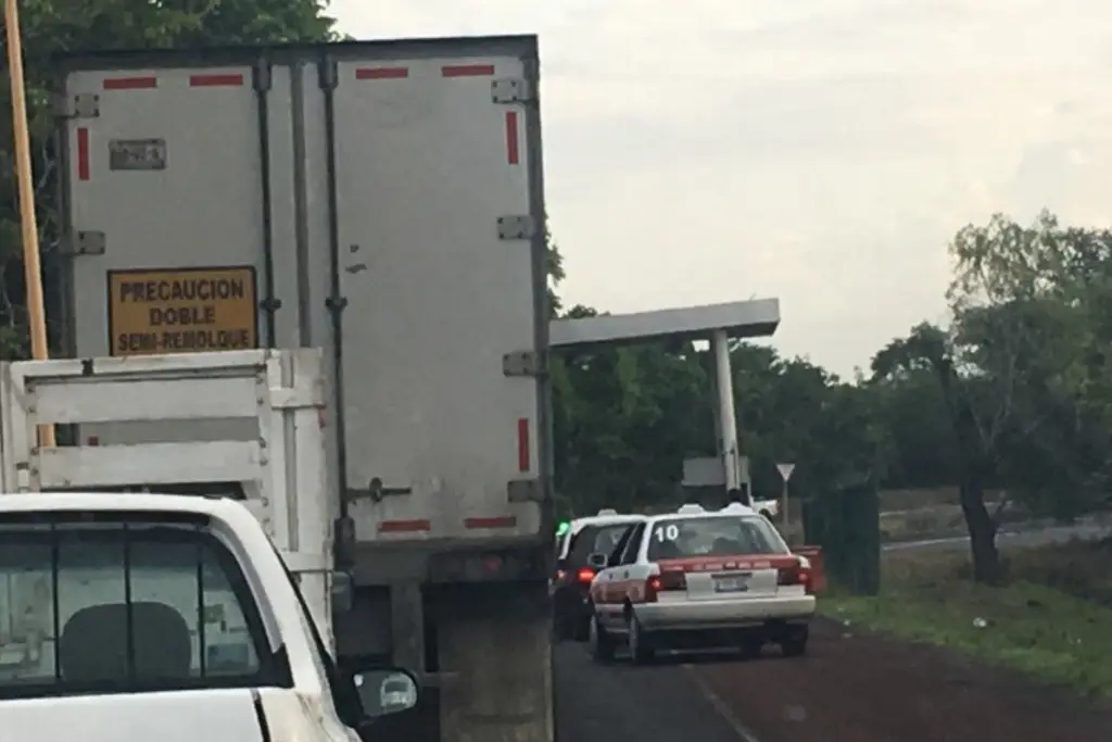 Imagen Hay cierre parcial de circulación en autopista de Veracruz; es por esta razón