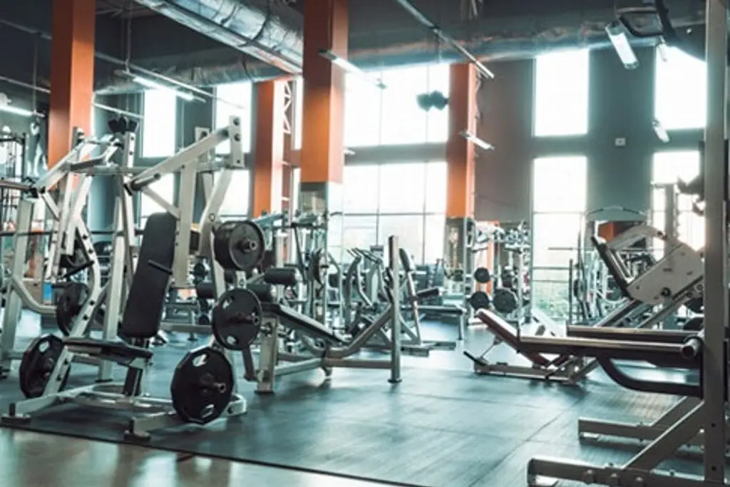 Imagen Muere adulto mayor mientras hacía ejercicio en gimnasio