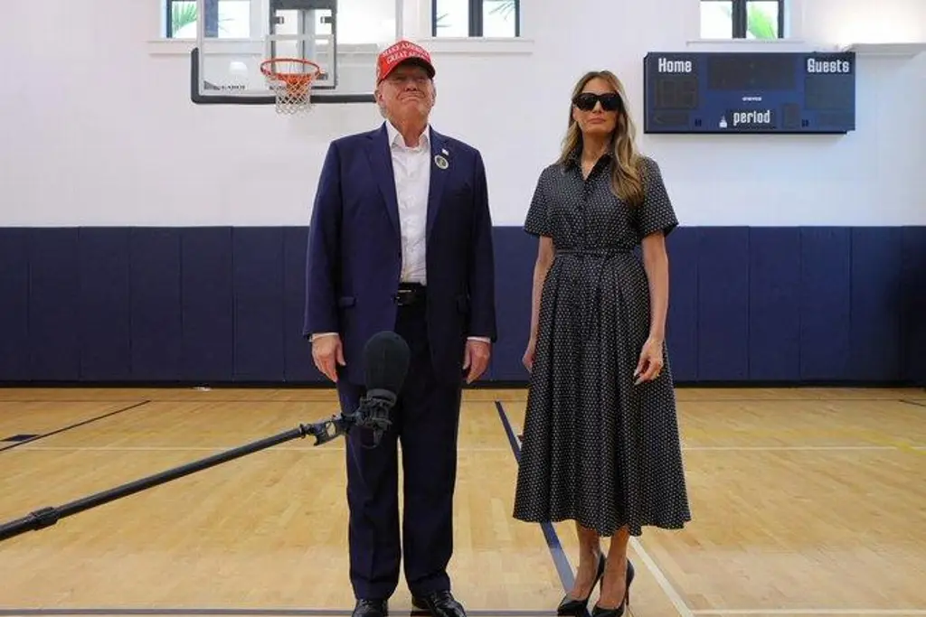 Imagen Acude Trump con Melania a su centro de votación en Palm Beach, Florida