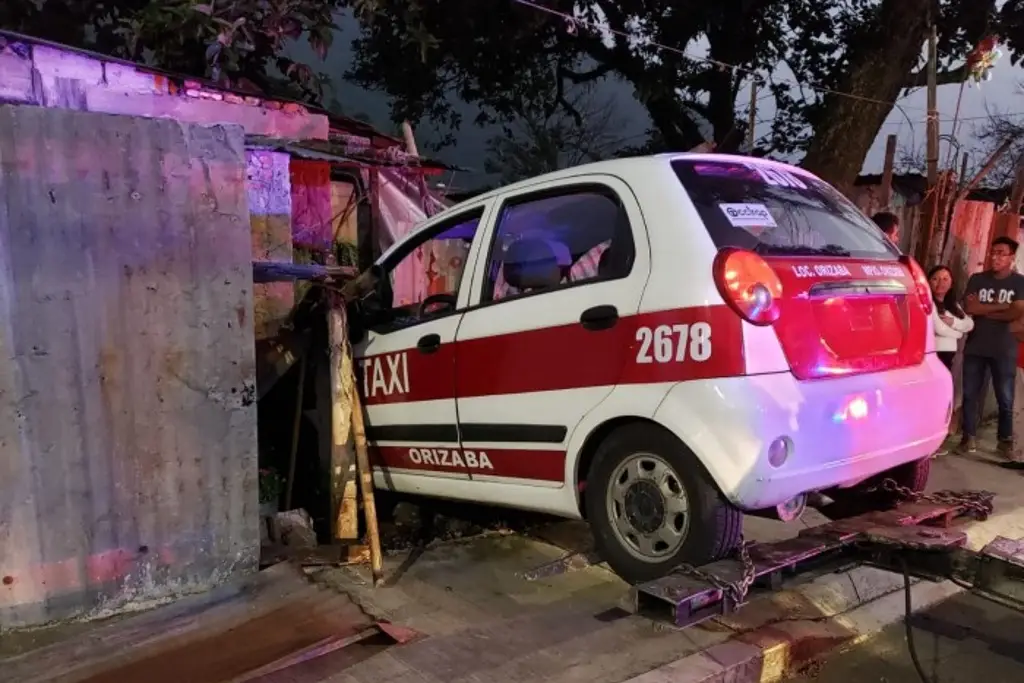 Imagen Detienen a taxista presuntamente ebrio tras protagonizar accidente 