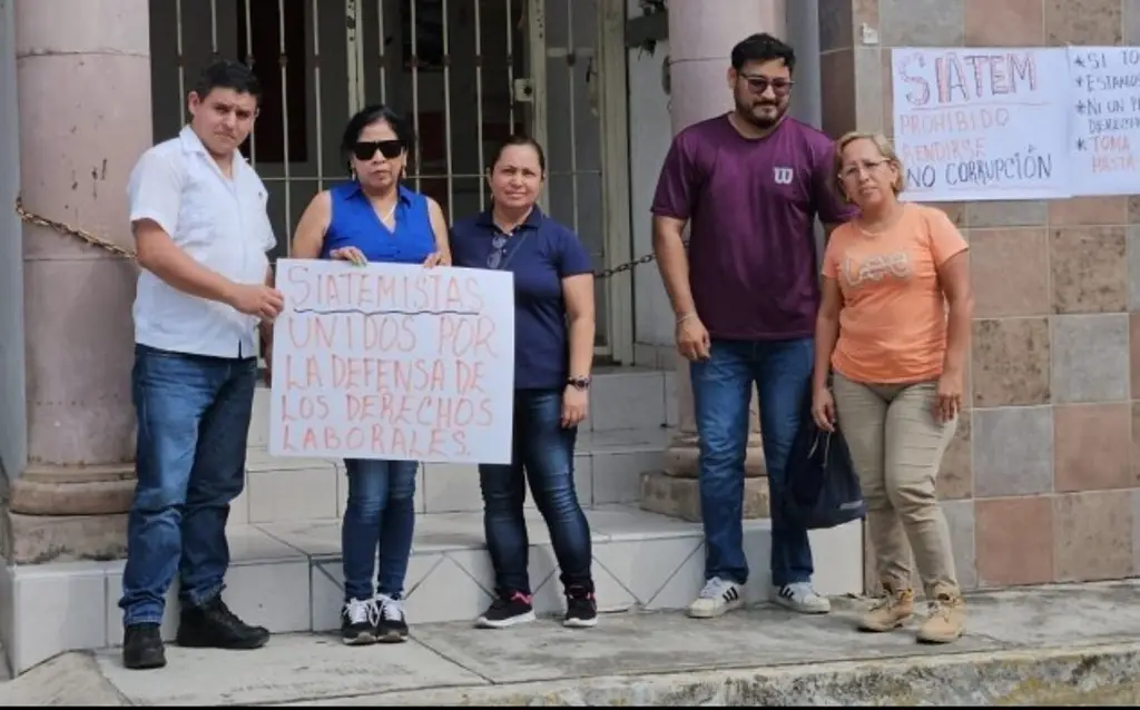 Imagen Maestros exigen a SEV respeto a sus derechos laborales 