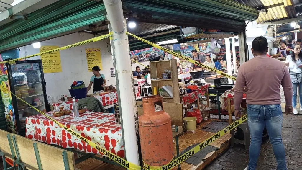 Imagen Cae caldo hirviendo sobre bebé de 4 meses en zona de comida en mercado 