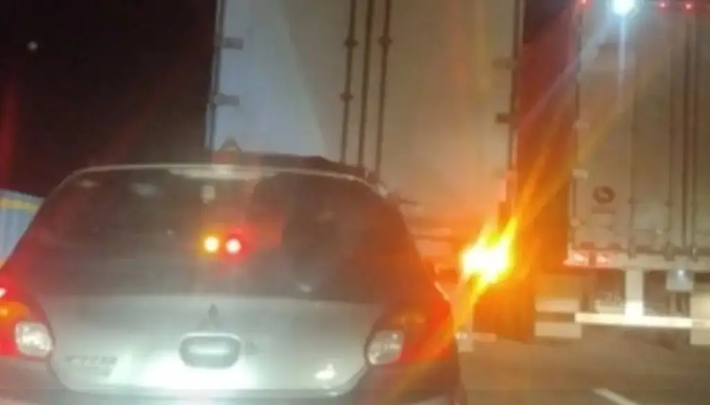 Imagen Se registra hasta 7 kilómetros de fila en autopista de Veracruz