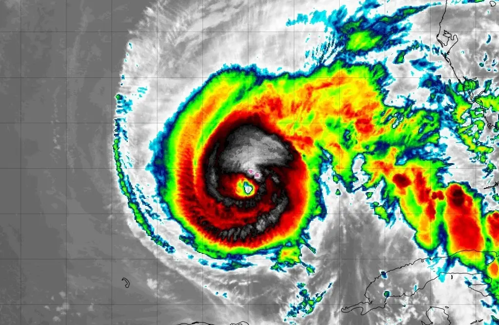 Imagen Actualizan posible trayectoria de Rafael en el Golfo de México; emiten Alerta Azul