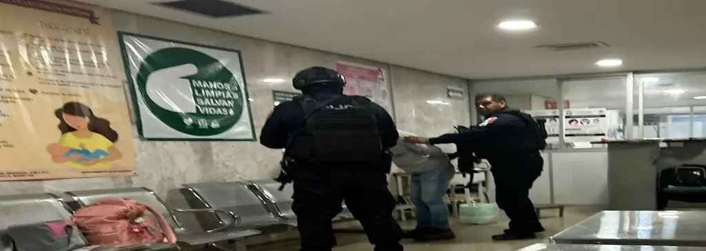 Imagen Así se ocultaron para protegerse de balacera en el IMSS (+Video)