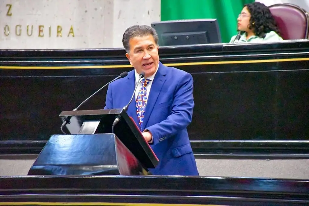 Imagen Tengo una invitación, pero me quedaré en Congreso de Veracruz: Héctor Yunes 