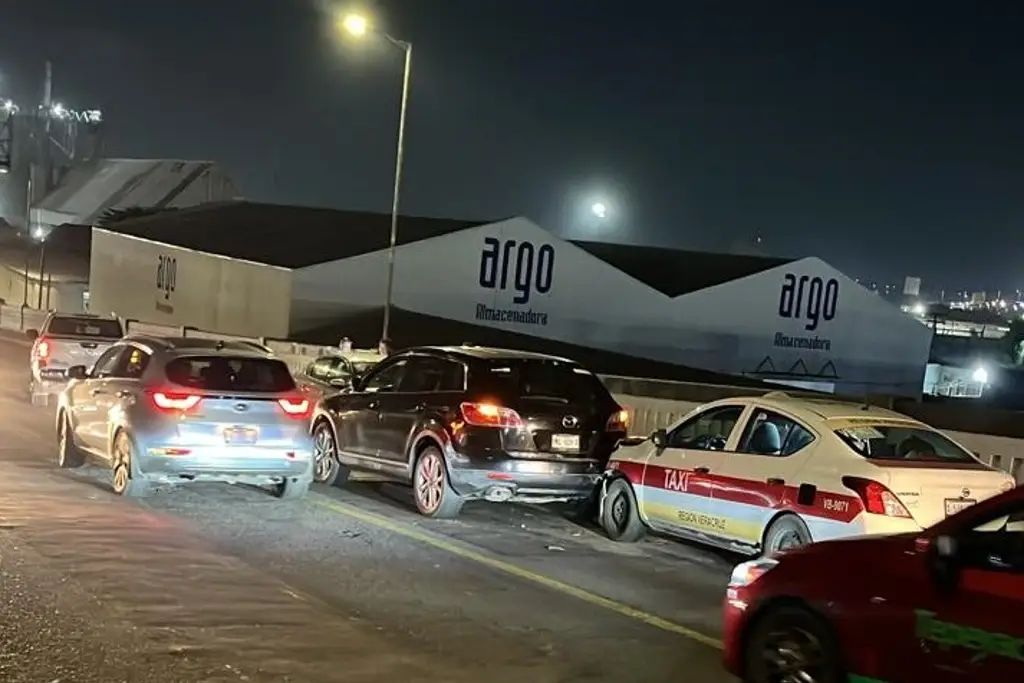 Imagen Choque en puente Morelos de Veracruz; hay tránsito pesado