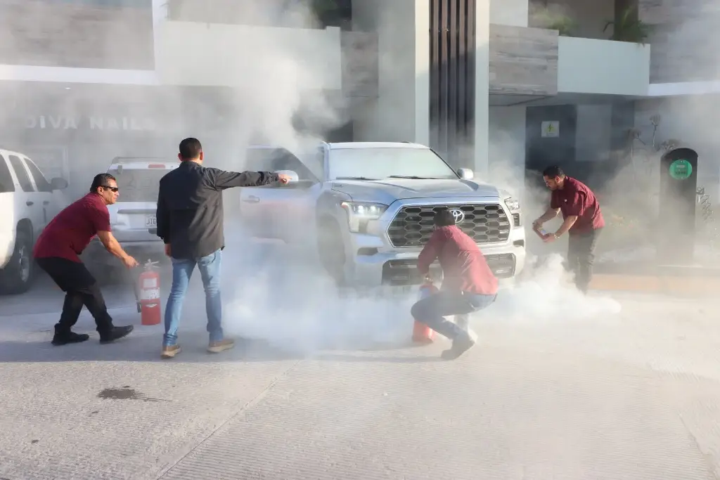 Imagen Revela Fernández Noroña causa del incendio de su camioneta (+Fotos)
