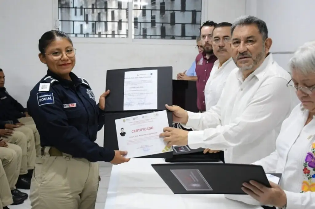 Imagen Refuerzan seguridad municipal en Coatzacoalcos con incorporación de nuevos oficiales