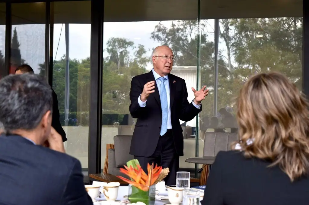 Imagen Sheinbaum está negando la realidad; las muertes se ven donde quiera: embajador de EU