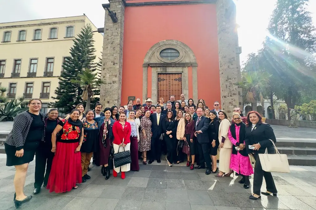 Imagen Legisladores de la 4T cierran filas con Sheinbaum; dicen que hay pretensión injerencista de Ken Salazar