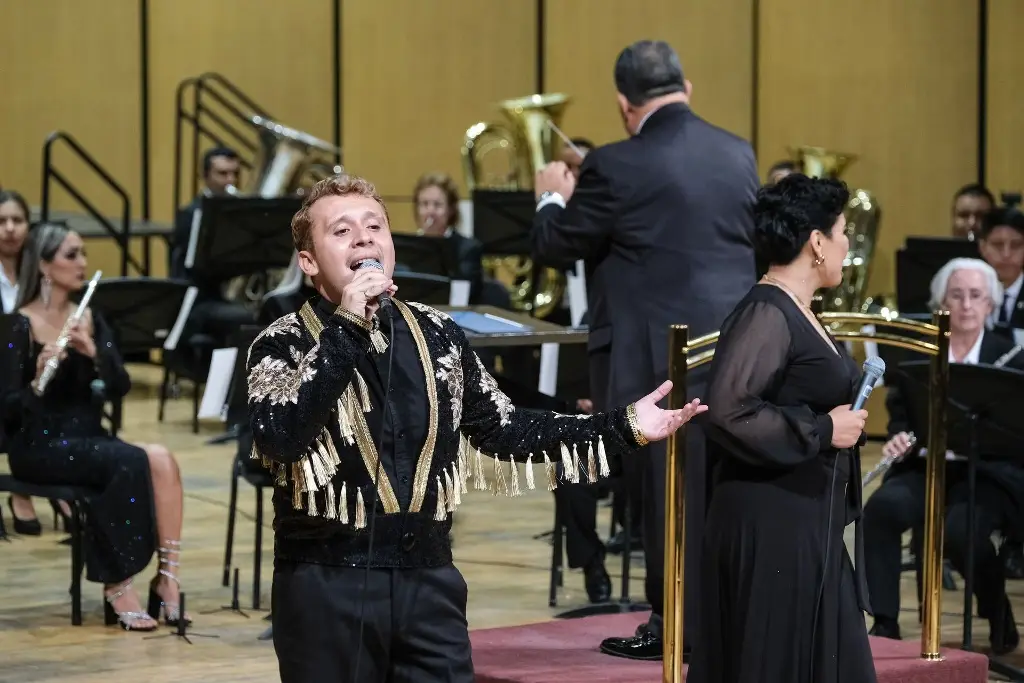 Imagen Homenaje a Juan Gabriel en Teatro Degollado termina en tributo a Nassón 