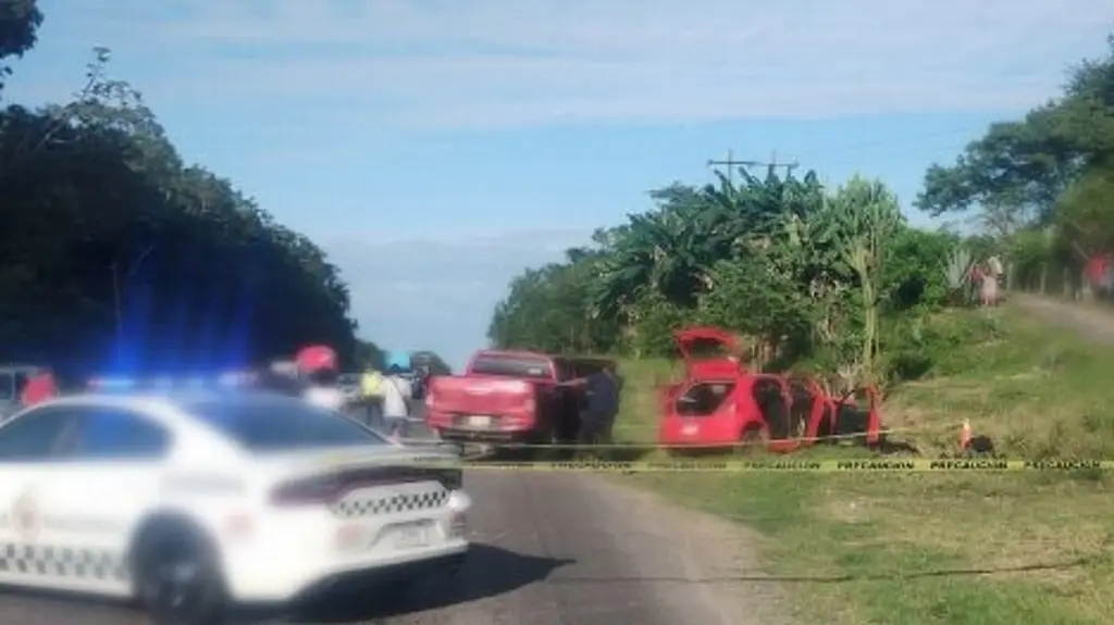 Imagen Muere directora de telesecundaria tras esquivar bache en carretera de Veracruz