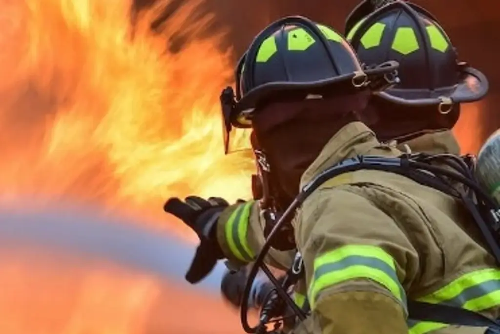 Imagen Se incendia pipa en carretera de Veracruz