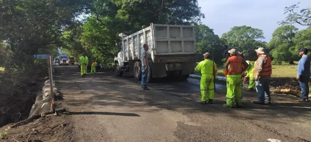 Imagen Por colocación de carpeta asfáltica habrá circulación alternada en carretera Poza Rica - Veracruz