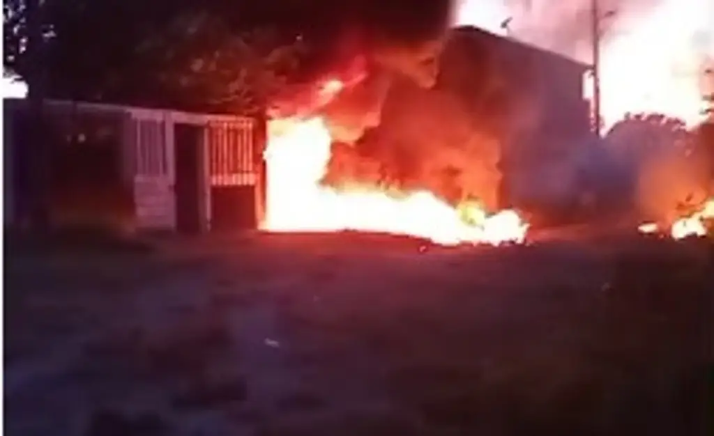 Imagen Se incendia terreno baldío en colonia de Veracruz 