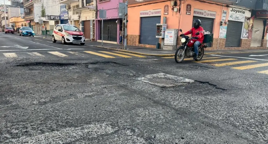 Imagen En pésimo estado se encuentra la esquina de estas calles de Veracruz 