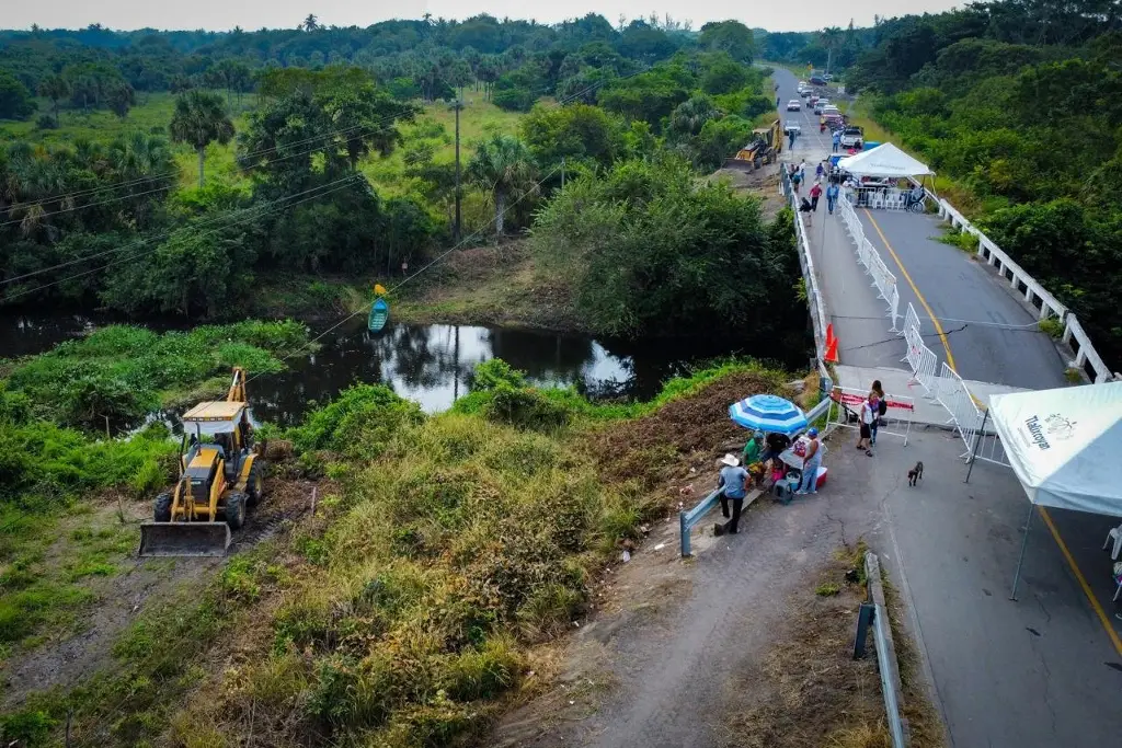 Imagen Iniciará rehabilitación de puente Pozuelos en Tlalixcoyan a un mes de registrar afectaciones por lluvias 