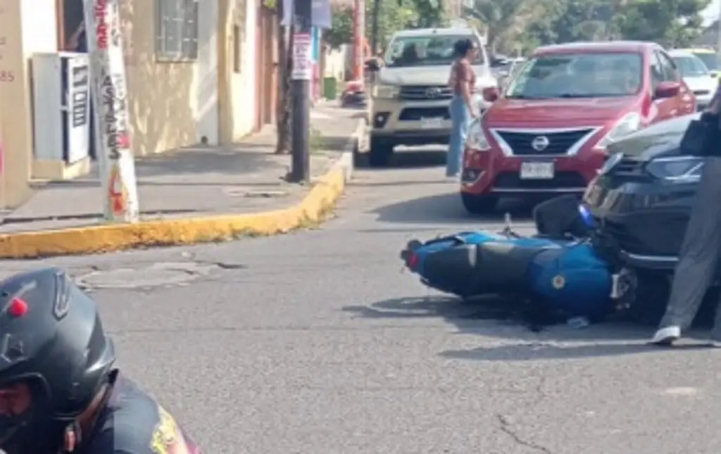 Imagen Se registra fuerte accidente en avenida de la ciudad de Veracruz; hay 2 lesionados