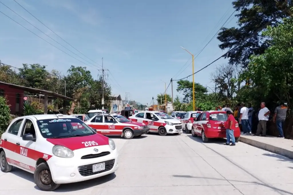 Imagen Taxistas y concesionarios exigen retiro o rebaja de topes en carretera Orizaba-Atzacan