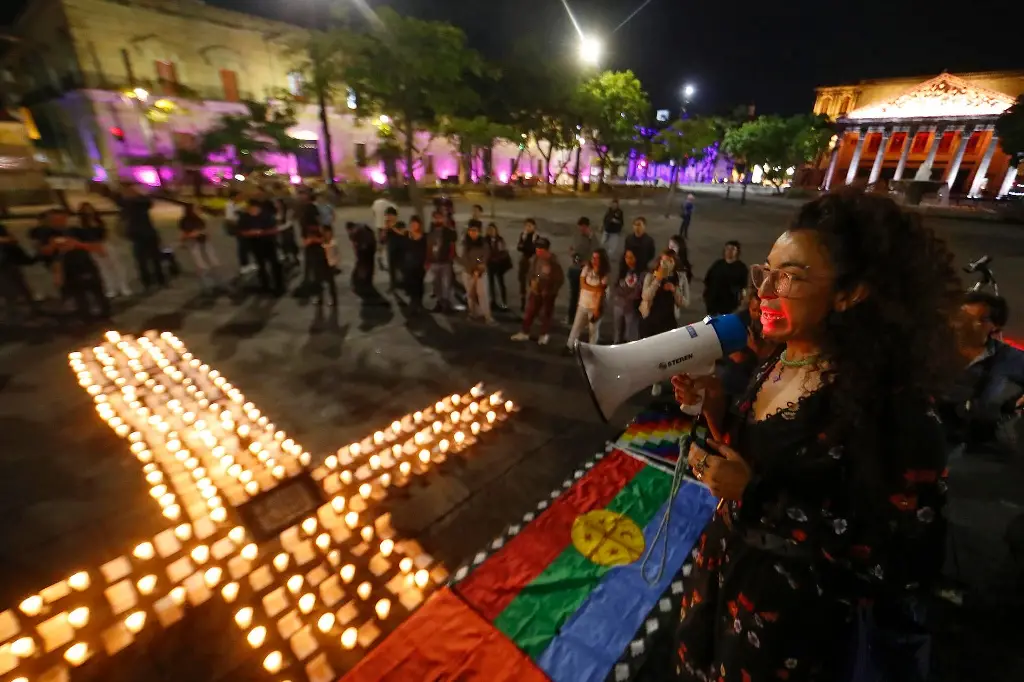 Imagen Honran a periodistas asesinados con un memorial en medio de una velada en Guadalajara