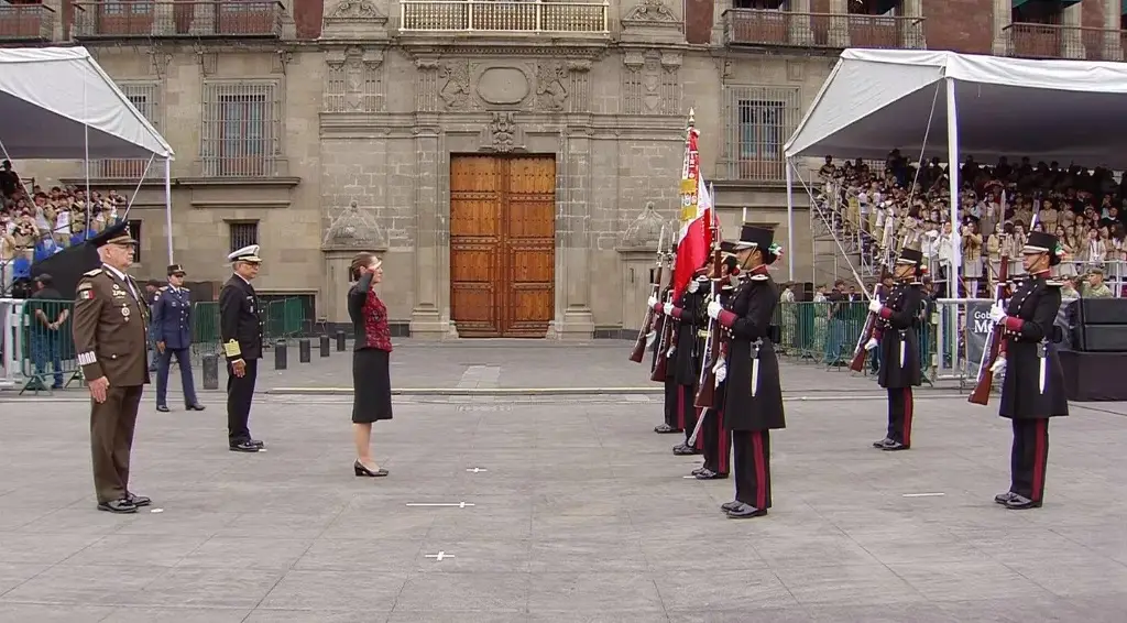 Imagen Inicia desfile con motivo del 114 aniversario de la Revolución Mexicana en CDMX (+Video)