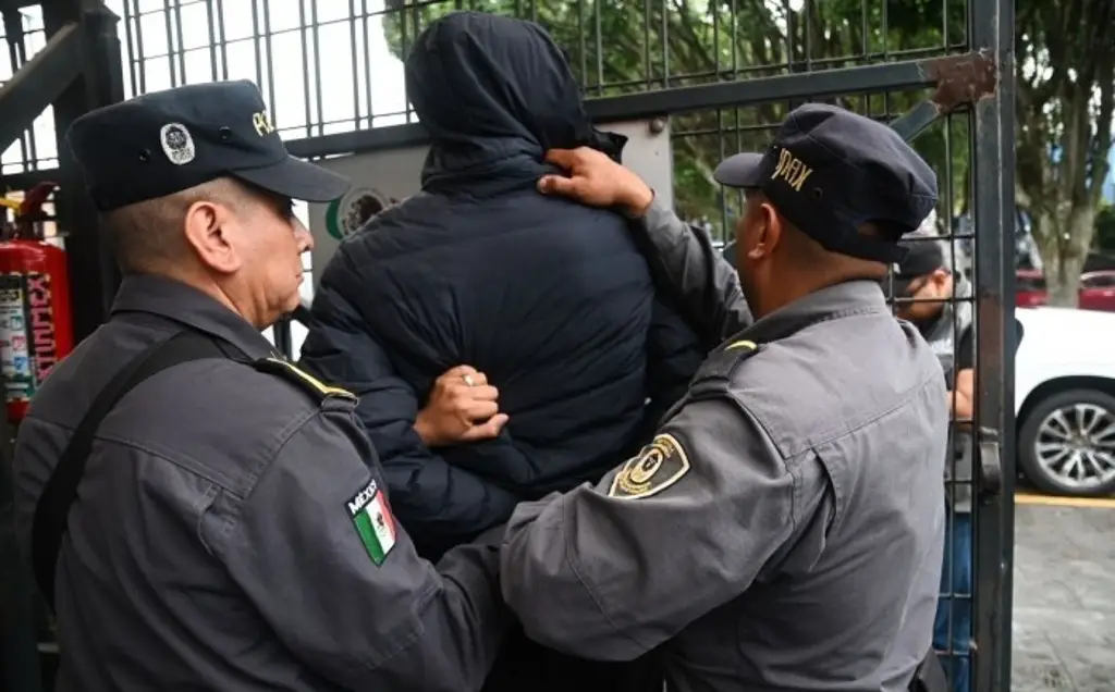 Imagen Sujeto interrumpe comparecencia y agrede a reportera en el Congreso de Veracruz