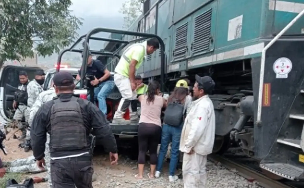 Imagen Tren choca contra patrulla de Guardia Nacional en Acultzingo, Veracruz; reportan 8 heridos