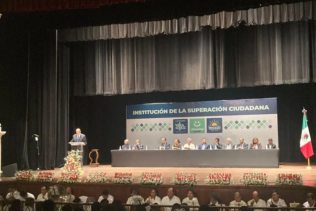 Entregan premio de la Superación Ciudadana en Veracruz