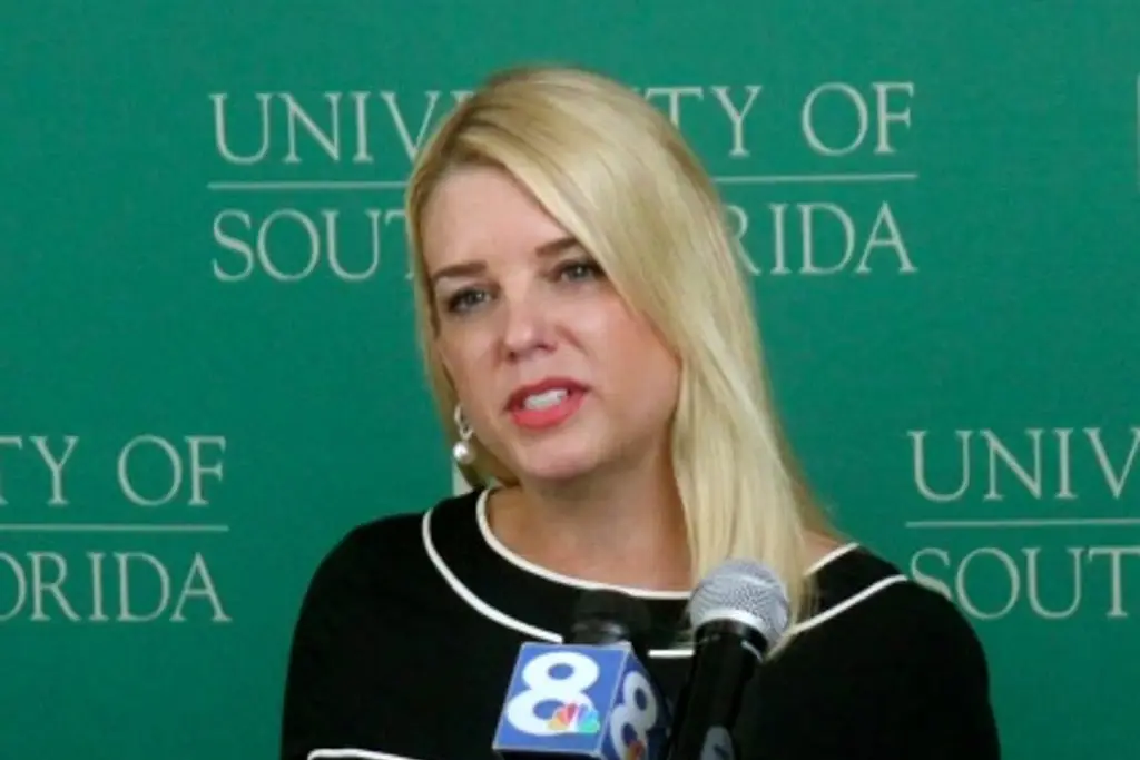 Imagen Trump elige a Pam Bondi para Fiscal General de EU tras renuncia de Matt Gaetz