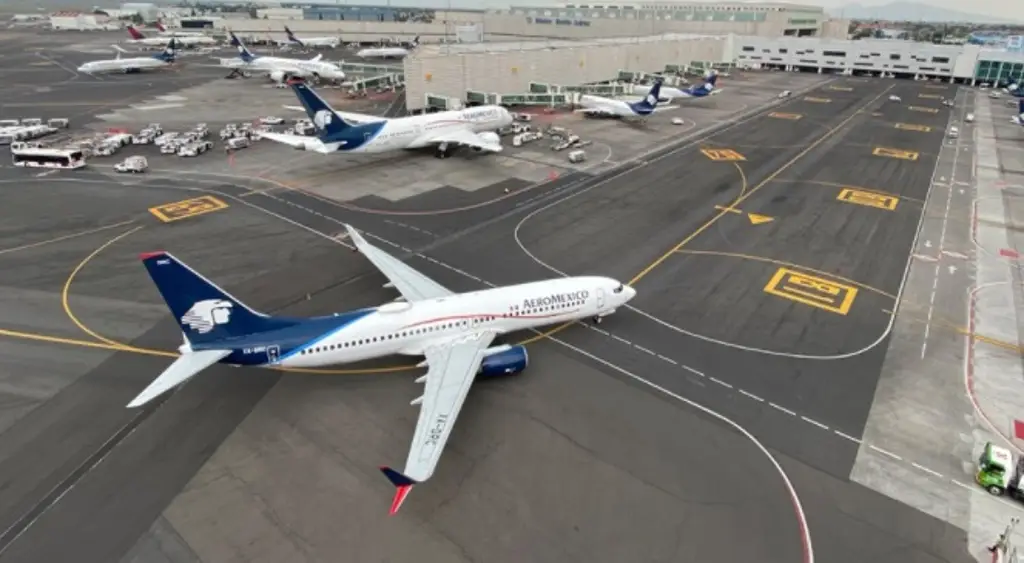 Imagen En aeropuerto de CDMX, reanudan despegues y aterrizajes tras afectación por banco de niebla 